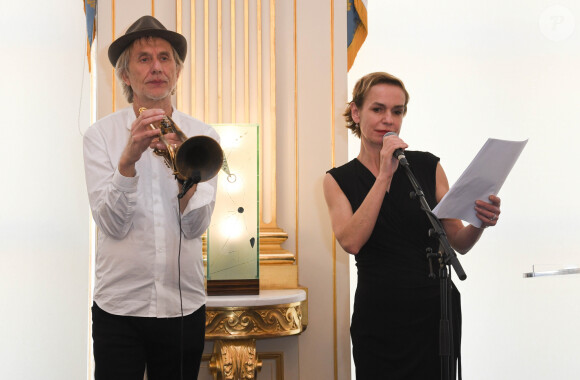 Sandrine Bonnaire et son compagnon Erik Truffaz - 22ème édition du Printemps des Poètes au ministère de la Culture à Paris le 25 février 2020. © Coadic Guirec/Bestimage