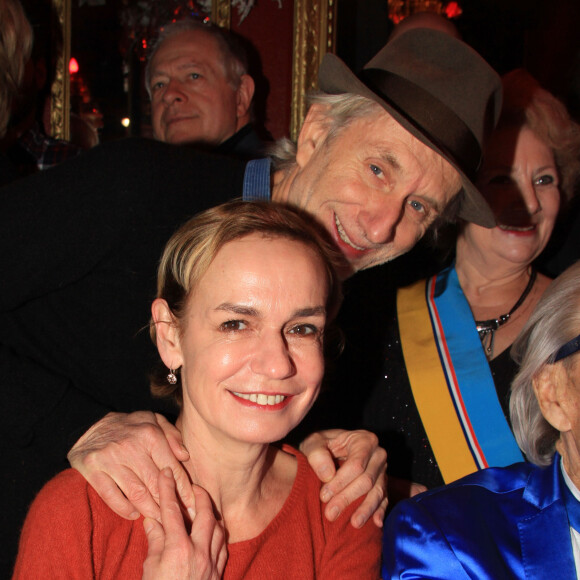 Exclusif - Sandrine Bonnaire et son compagnon Erik Truffaz lors du déjeuner pour la remise d'un chèque pour l'l'association Les p'tits poulbots de Montmartre au cabaret Chez Michou à Paris, France, le 19 janvier 2020. © Philippe Baldini/Bestimage