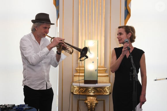 Sandrine Bonnaire et son compagnon Erik Truffaz - 22ème édition du Printemps des Poètes au ministère de la Culture à Paris le 25 février 2020. © Coadic Guirec/Bestimage