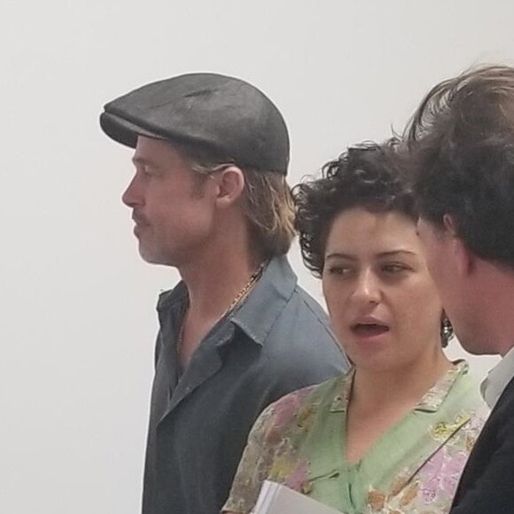 Exclusif -  Brad Pitt et Alia Shawkat sont venus ensemble à une exposition d'art (Wilding Cran Gallery) à Los Angeles. Brad et Alia sont restés côte à côte à admirer les oeuvres d'arts. Le supposé couple passe beaucoup de temps ensemble et s'est rendu au spectacle de stand-up de M. Birbiglia le 24 octobre 2019. Ils ont aussi été aperçus dans un restaurant de L.A. Serait-ce la naissance d'une nouvelle romance? Le 16 novembre 2019