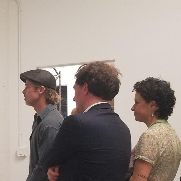 Exclusif - Brad Pitt et Alia Shawkat sont venus ensemble à une exposition d'art (Wilding Cran Gallery) à Los Angeles. Brad et Alia sont restés côte à côte à admirer les oeuvres d'arts. Le supposé couple passe beaucoup de temps ensemble et s'est rendu au spectacle de stand-up de M. Birbiglia le 24 octobre 2019. Ils ont aussi été aperçus dans un restaurant de L.A. Serait-ce la naissance d'une nouvelle romance? Le 16 novembre 2019