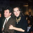  Carole Bouquet et Jacques Leibowitch lors d'une soirée pour la lutte contre le Sida à Paris en 1992. 