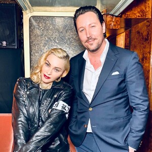 Madonna reçue par Grégory Lentz, associé du restaurant Lapérouse. Paris, le 10 mars 2020.