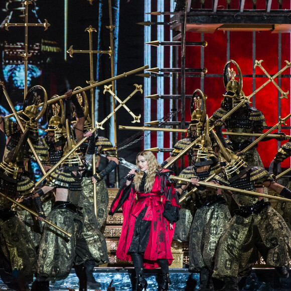 Madonna en concert à l'AccorHotels Arena à Paris, le 9 décembre 2015.