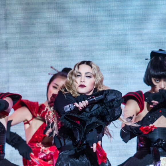 Madonna en concert à l'AccorHotels Arena à Paris, le 9 décembre 2015.