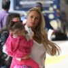 Ice-T et sa femme Coco Austin arrivent avec leur fille Chanel Marrow à l'aéroport de LAX à Los Angeles pour prendre l'avion, le 18 mars 2018
