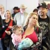 Ice-T avec sa femme Coco Austin et leur fille Chanel Nicole à l'aéroport de Sydney, le 3 juin 2017.