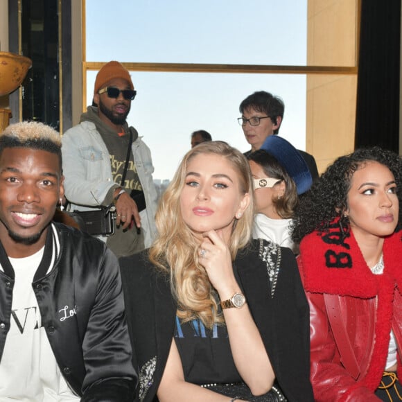 Paul Pogba et sa femme Maria au défilé Amiri lors de la Fashion Week Homme de Paris, automne/hiver 2020-2021 le 16 janvier 2020.