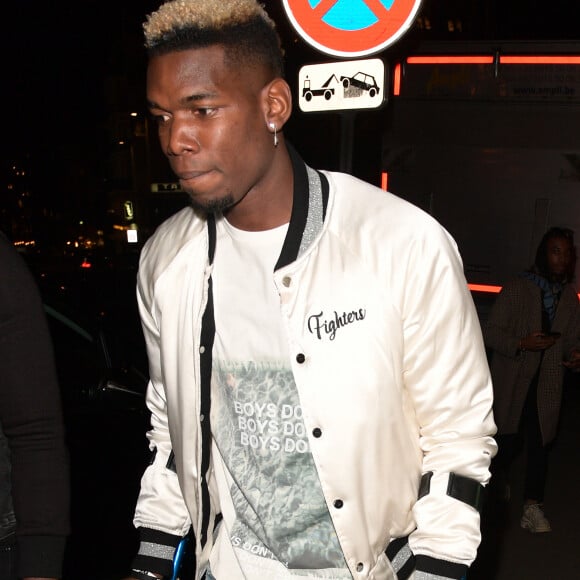 Exclusif - Paul Pogba se déplace avec des béquilles à Paris le 16 janvier 2020.