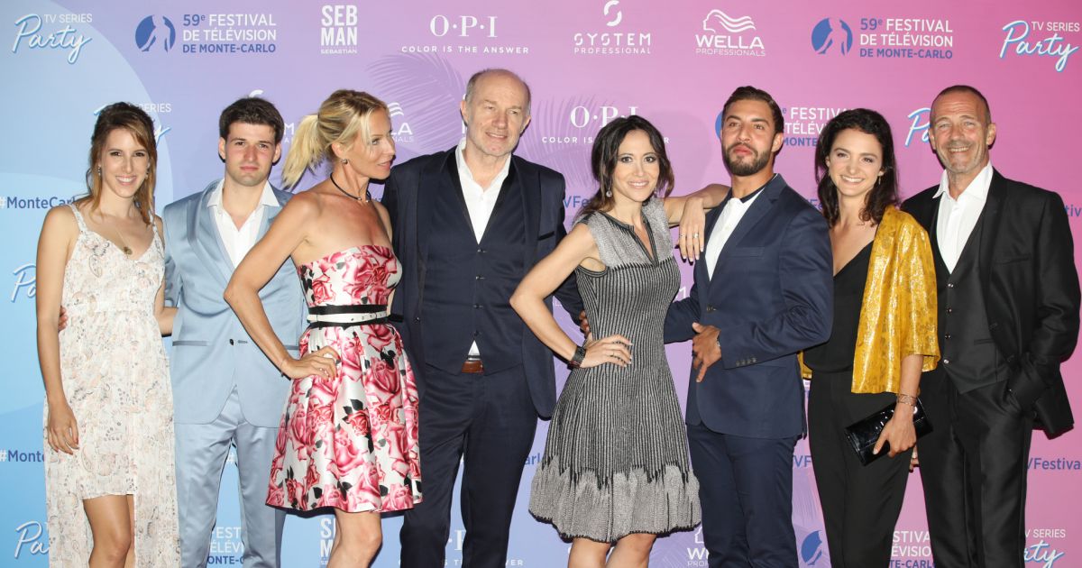 le cast de  belle la vie lors de la soiree des series tv au monte