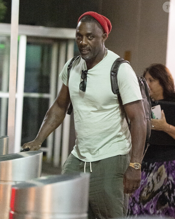 Exclusif - Idris Elba arrive avec sa femme Sabrina Dhowre à l'aéroport de New York (JFK), le 15 juin 2019.