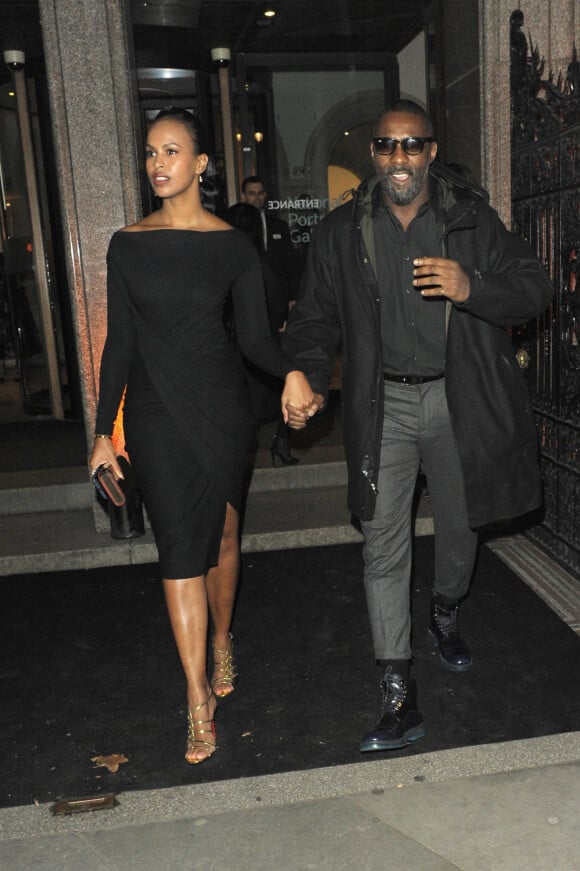 Sabrina Dhowre, Idris Elba à la soirée organisée par le magazine Vogue pour les un an de son éditeur en chef "Edward Enninful" à la National Gallery à Londres, le 8 novembre 2018.