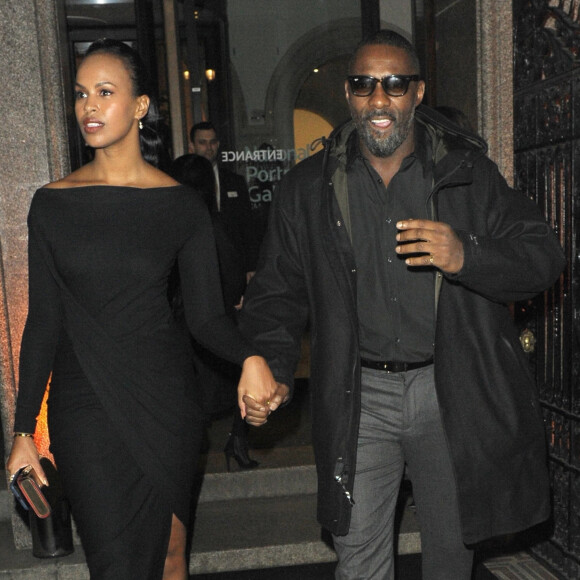 Sabrina Dhowre, Idris Elba à la soirée organisée par le magazine Vogue pour les un an de son éditeur en chef "Edward Enninful" à la National Gallery à Londres, le 8 novembre 2018.