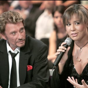 Exclusif- Chimène Badi et Johnny Hallyday sur le plateau de "+ de vie", le 10 octobre 2005 à Paris. 