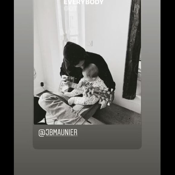 Jean-Baptiste Maunier a partagé cette photo de lui avec son fils sur Instagram, le 16 mars 2020.