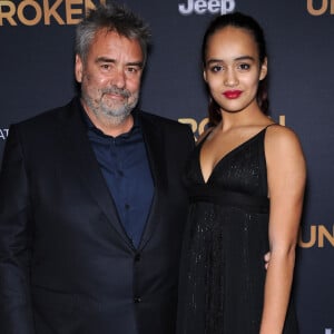 Luc Besson et sa fille Thalia Besson à la première du film "Unbroken" à Hollywood, le 15 décembre 2014.