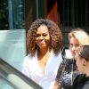 Michelle Obama porte une robe blanche à la sortie d'un immeuble à New York, le 25 juillet 2019.