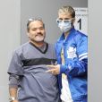 Justin Bieber, le visage masqué, se rend dans un cabinet médical à Los Angeles le 13 mars 2020.