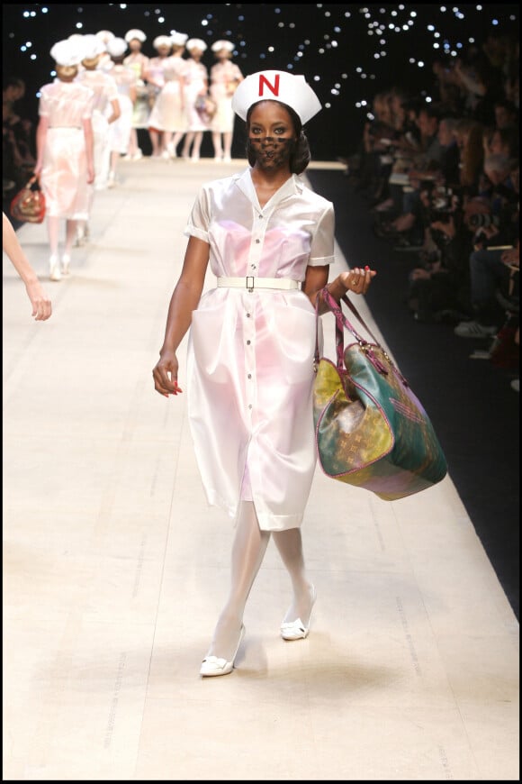 Naomi Campbell lors du défilé Louis Vuitton, collection prêt-à-porter printemps-été 2008 à Paris. Le 7 octobre 2007.
