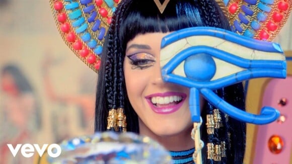 Katy Perry dans "Dark Horse". Février 2014.