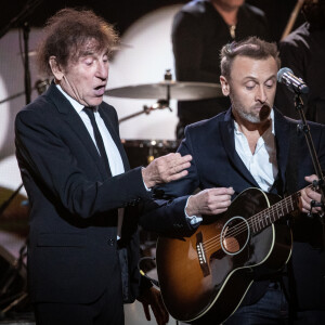 Alain Souchon (Album de l'année "Ames Fifties") et son fils Pierre Souchon - 35ème cérémonie des Victoires de la musique à la Seine musicale de Boulogne-Billancourt, le 14 février 2020. © Cyril Moreau/Bestimage