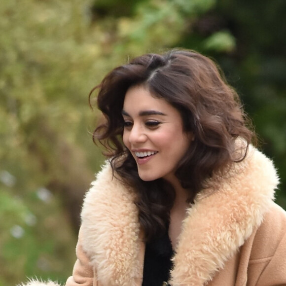 Vanessa Hudgens à la sortie d'une séance photo en compagnie de sa mère G. Guangco dans le quartier de Los Feliz à Los Angeles, le 9 mars 2020