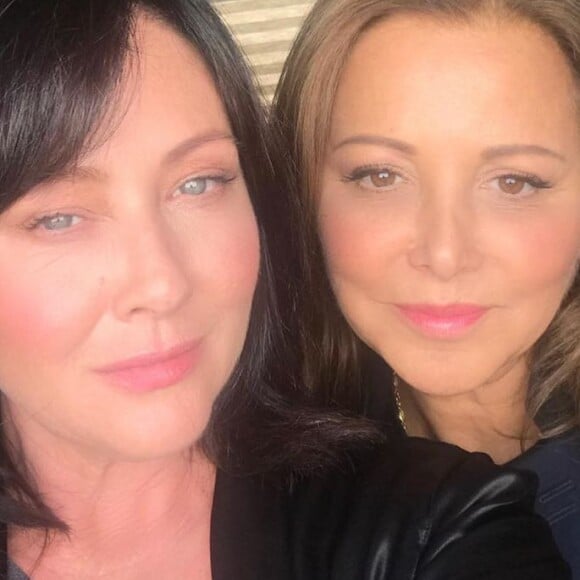 Shannen Doherty rend hommage à sa meilleure amie et styliste Deborah Waknin-Harwin, le 23 mars 2020.