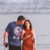 Exclusif - Ben Affleck et sa nouvelle compagne Ana De Armas s'embrassent lors d'une balade en amoureux sur la plage du Costa Rica, le 10 mars 2020.