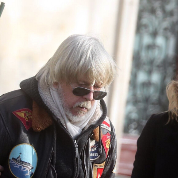 Lolita Séchan et son père le chanteur Renaud, Romane Serda - Obsèques de Thierry Séchan frère du chanteur Renaud) au cimetière du Montparnasse à Paris le 16 janvier 2019. Après une cérémonie au temple protestant Port Royal, la famille de T. Séchan s'est retrouvée dans un immeuble avant de se rendre au cimetière du Montparnasse.