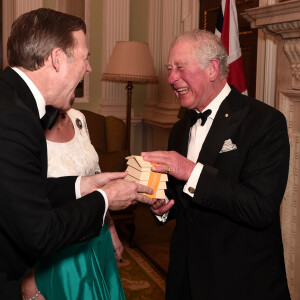 Le lord-maire de Londres, William Russell et le prince Charles, prince de Galles - Le prince Charles, prince de Galles, assiste à un dîner organisé au profit des pompiers australiens à Londres, le 12 mars 2020.