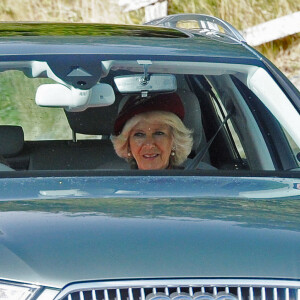 Le prince Charles et Camilla Parker Bowles, duchesse de Cornouailles non loin de leur demeure de Birkhall, en Ecosse - La famille royale d'Angleterre sur le chemin de la messe dominicale à Ballater. Le 15 septembre 2013