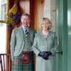 Le prince Charles et son épouse Camilla dans leur demeure de Birkhall, à Balmoral, en Ecosse, en 2005.