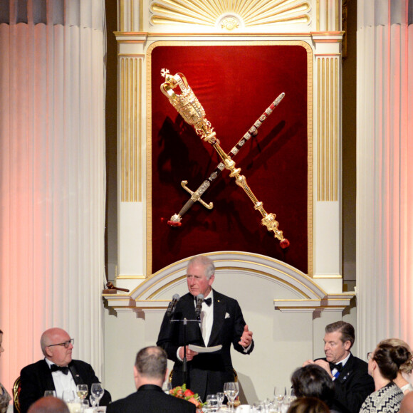 Le prince Charles, prince de Galles, assiste à un dîner organisé au profit des pompiers australiens à Londres, le 12 mars 2020.