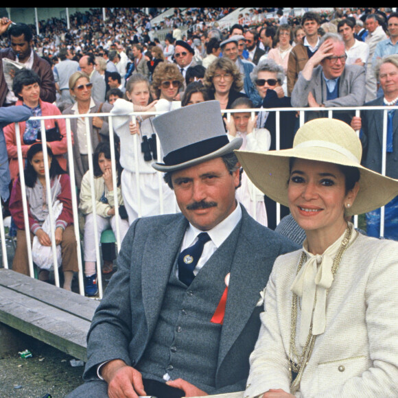 Victor Lanoux et Marie José Nat à Paris en 1985.