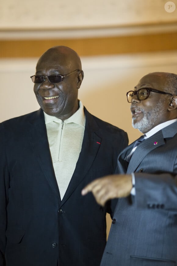 Exclusif - Manu Dibango et l'ambassadeur du Cameroun en France S.E.M. Mbella Mbella - Manu Dibango fête ses 80 ans à l'hotel Lutetia à Paris le 12 décembre 2013.
