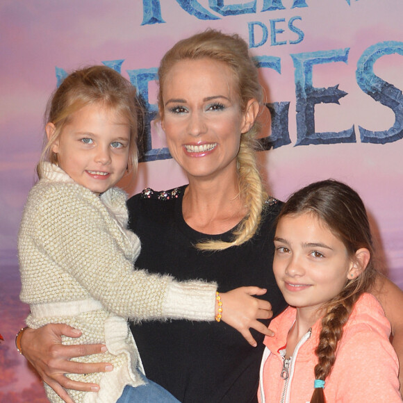 Elodie Gossuin et ses filles Rose et Joséphine Lacherie - Projection exceptionelle de "La Reine des Neiges 2 " au Grand Rex à Paris le 13 novembre 2019. © Veeren Ramsamy/Bestimage