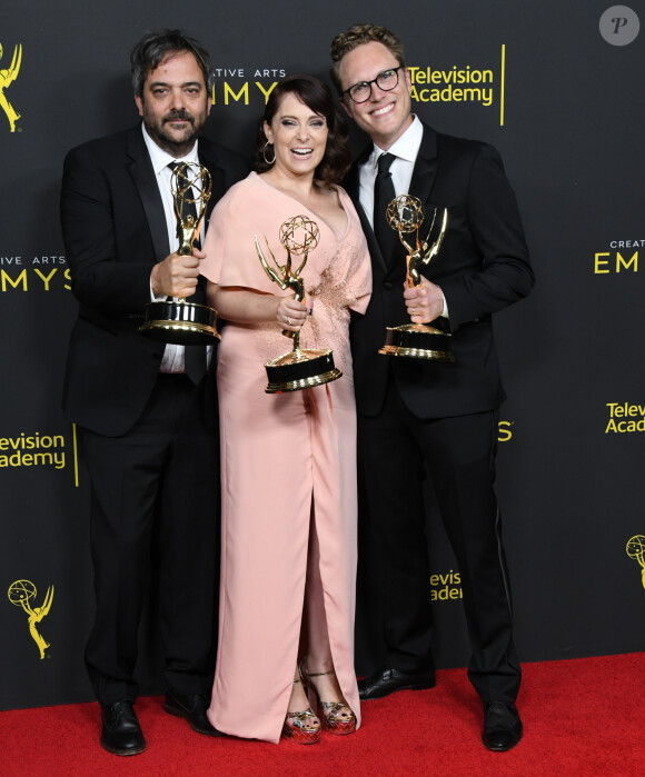 Adam Schlesinger, Rachel Bloom, Jack Dolgen lors de la press romm de la soirée des 2019 Creative Arts Emmy Awards au Microsoft Theater à Los Angeles, Californie, Etats-Unis, le 14 septembre 2019. © Birdie Thompson/AdMedia/Zuma Press/Bestimage