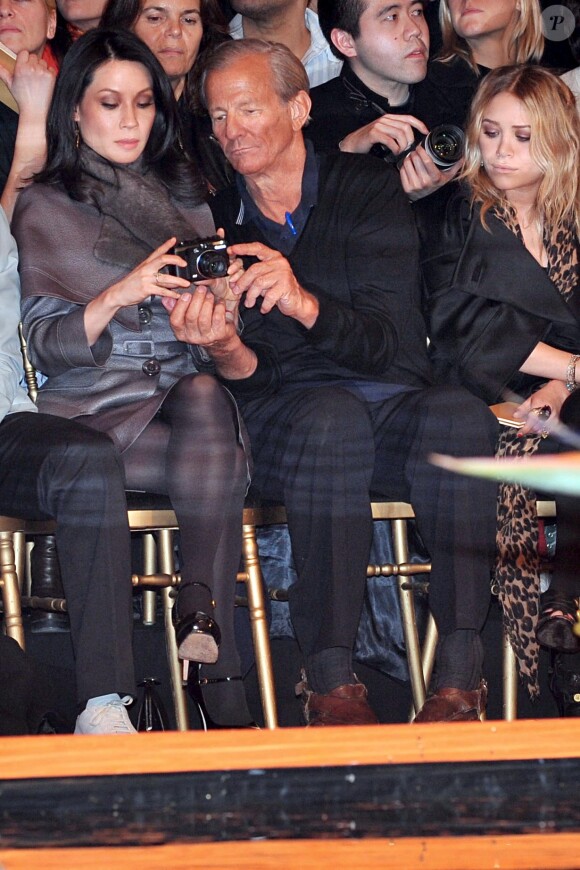 Lucy Liu, Peter Beard et Mary-Kate Olsen à Paris, le 1er mars 2008.