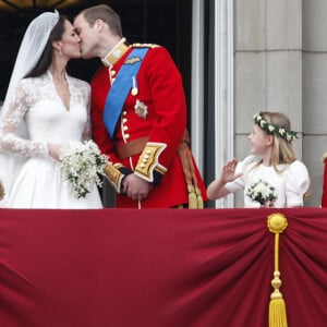 Le baiser royal de Kate Middleton et du prince William lors de leur mariage célébré à Londres. Le 29 avril 2011