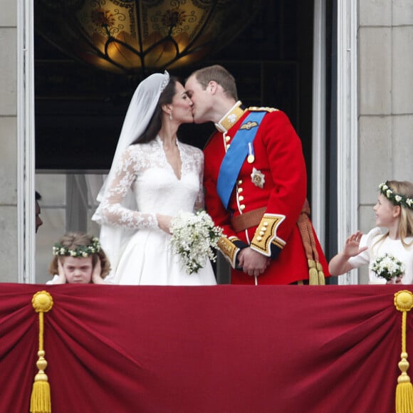 Le baiser royal de Kate Middleton et du prince William lors de leur mariage célébré à Londres. Le 29 avril 2011