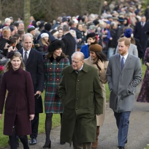 Le prince William, Kate Middleton, Meghan Markle et le prince Harry, le prince Philip, duc d'Edimbourg - La famille royale d'Angleterre arrive à la messe de Noël à l'église Sainte-Marie-Madeleine à Sandringham, le 25 décembre 2017.