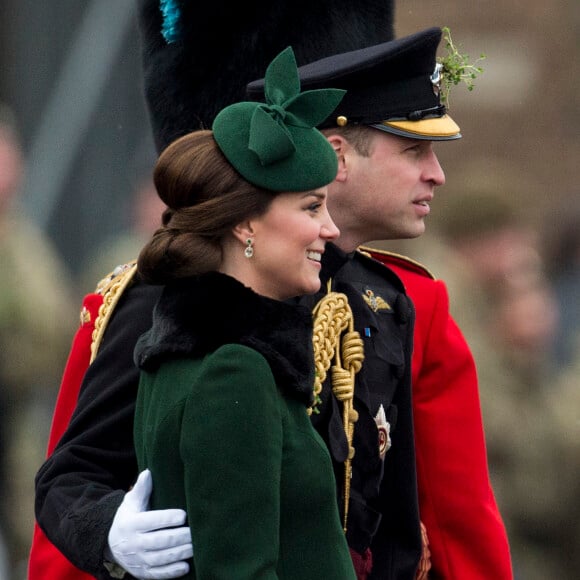 Le prince William et Kate Middleton (enceinte) lors de la parade de la Saint Patrick à Houslow en présence du premier bataillon des gardes irlandais le 17 mars 2018.