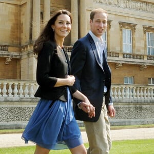 Le prince William et Kate Middleton quittent le palais de Buckingham pour leur lune de miel dans les Seychelles.