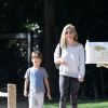 Exclusif - Sarah Michelle Gellar se promene dans son quartier de Brentwood avec son fils Rocky James Prinze à Los Angeles, Californie, Etats-Unis, le 4 avril 2020.
