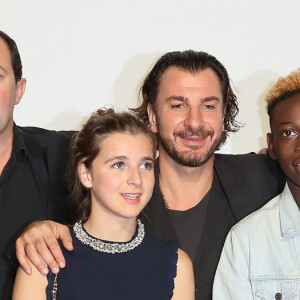 Michaël Youn, Audran Cattin, Cécile Rebboah,Jean-Francois Cayrey, Abdoulayre-Azize, Louna Espinosa, Mathieu Madénian, Ester Valding et Diouc Koma à la première de "Les Bracelets Rouges" lors de la 19ème édition du Festival de la Fiction TV de la Rochelle, le 14 septembre 2017. © Patrick Bernard/Bestimage