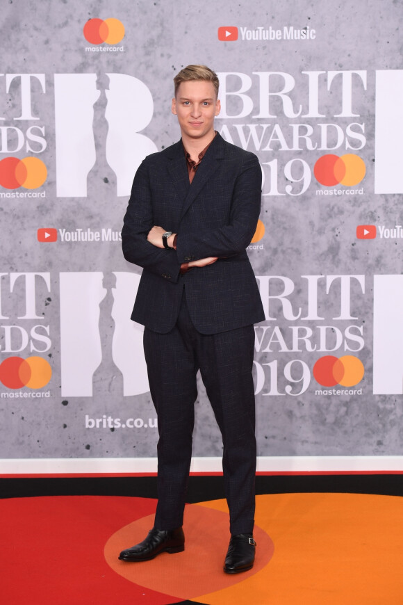 George Ezra au photocall de la cérémonie des Brit Awards 2019 à l'O2 Arena à Londres le 20 février 2019.