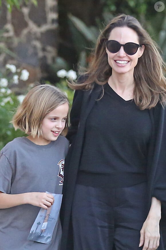 Exclusif - Angelina Jolie emmène sa fille Vivienne à son cours de karaté à Los Angeles le 15 octobre 2018.