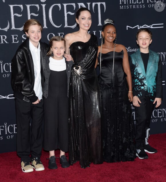 Angelina Jolie et ses enfants, Shiloh, Vivienne, Zahara et Knox, à la première de "Maléfique : Le Pouvoir du mal" au théâtre El Capitan dans le quartier de Hollywood à Los Angeles, le 30 septembre 2019.