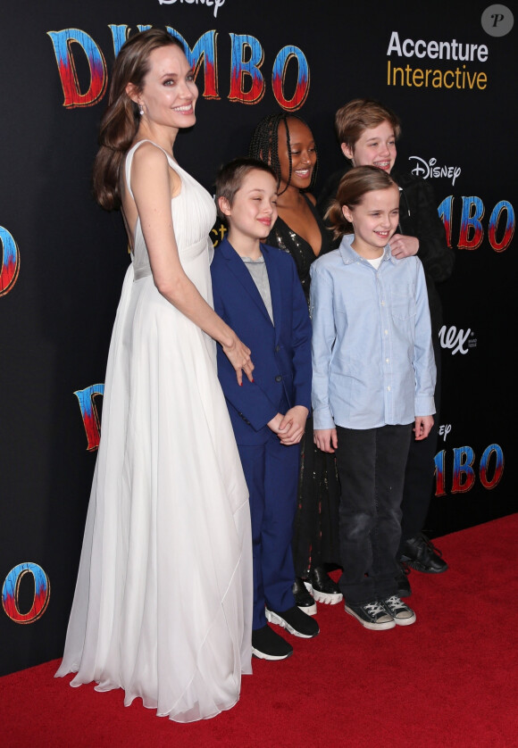 Angelina Jolie et ses enfants Zahara, Shiloh, Vivienne et Knox Jolie-Pitt à la première de Dumbo à Hollywood, Los Angeles, le 11 mars 2019