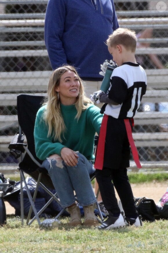 Exclusif - Hilary Duff et son ex-mari Mike Comrie encouragent leur fils Luca lors de son match de football à Studio City, Los Angeles, Californie, Etats-Unis, le 7 mars 2020.